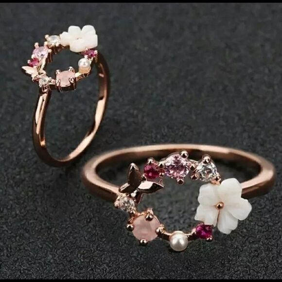 Rose Gold & Butterfly Circle Halo Ring - Picture 3 of 4